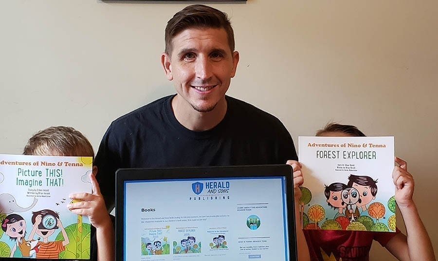 Brian Herald und seine Söhne Ethan und Jonah präsentieren ihre veröffentlichten Bücher und die Herald and Sons Webseite.