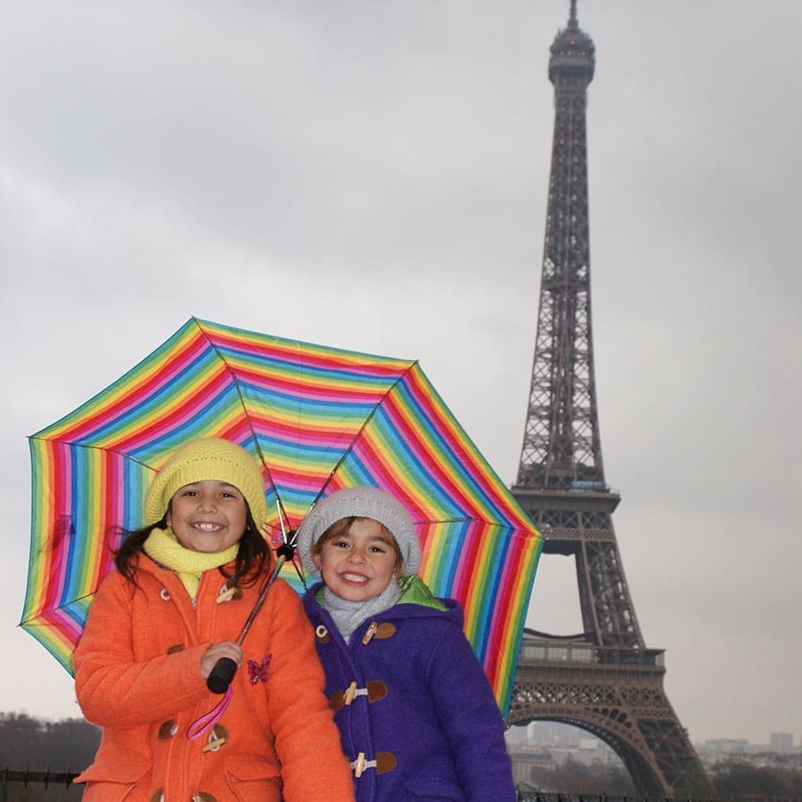 Sophia und Ava auf ihrer ersten transatlantischen Reise.